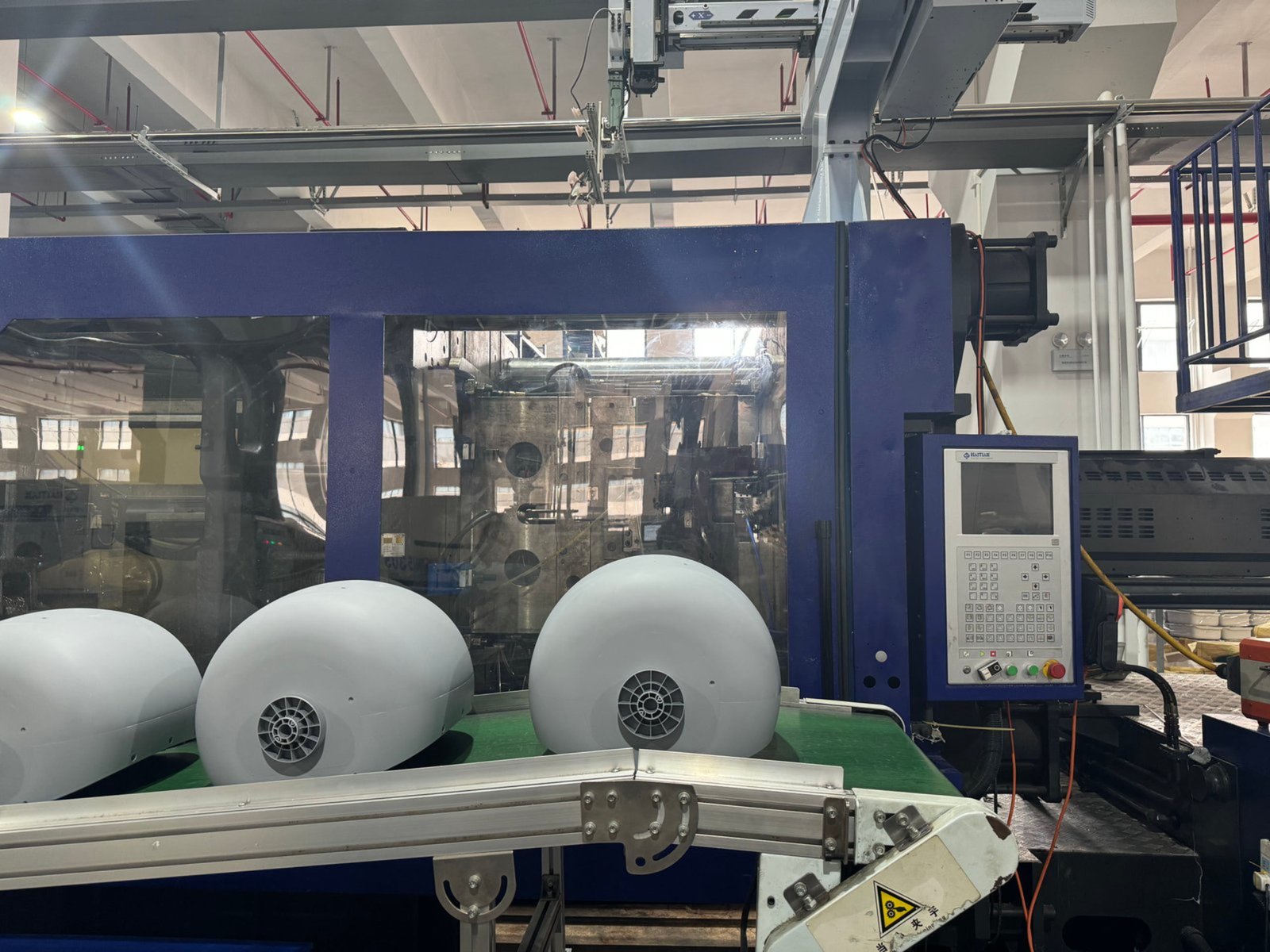 Automated assembly line for stainless steel litter boxes